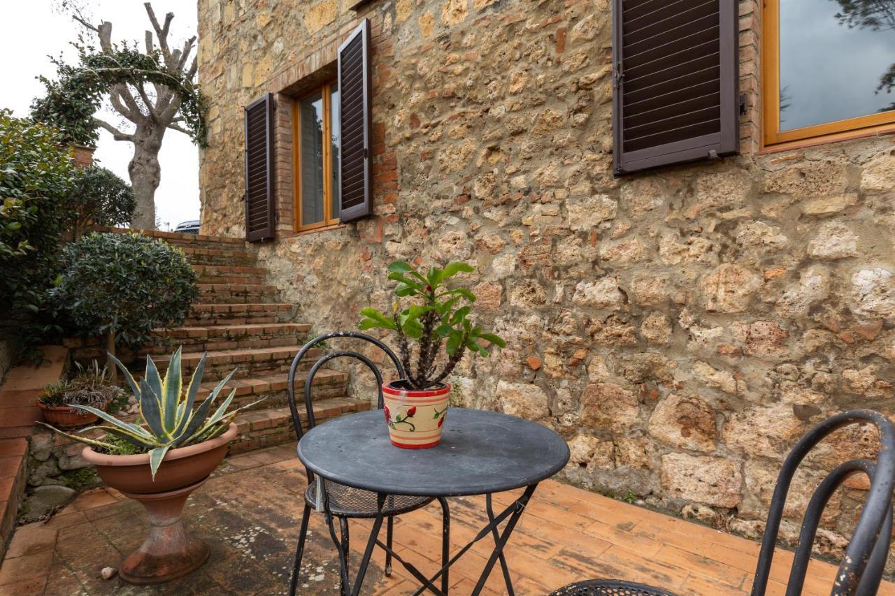 Enchanting Flat With Patio In Abbadia A Isola Monteriggioni Kültér fotó