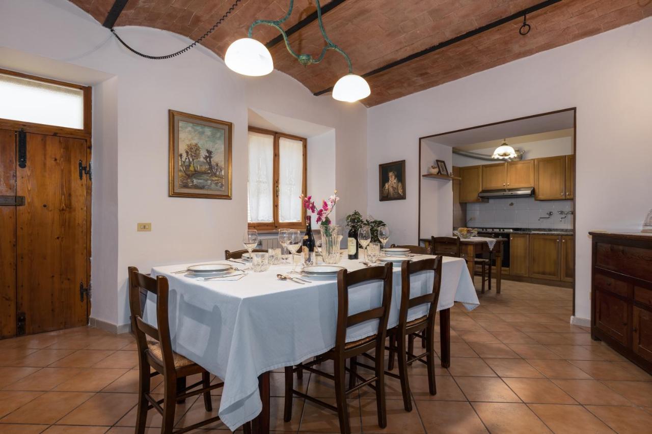 Enchanting Flat With Patio In Abbadia A Isola Monteriggioni Kültér fotó