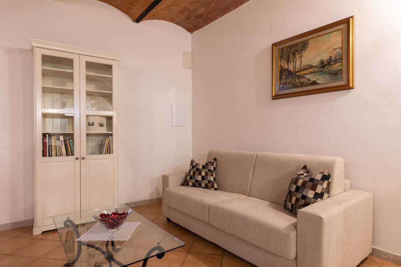Enchanting Flat With Patio In Abbadia A Isola Monteriggioni Kültér fotó