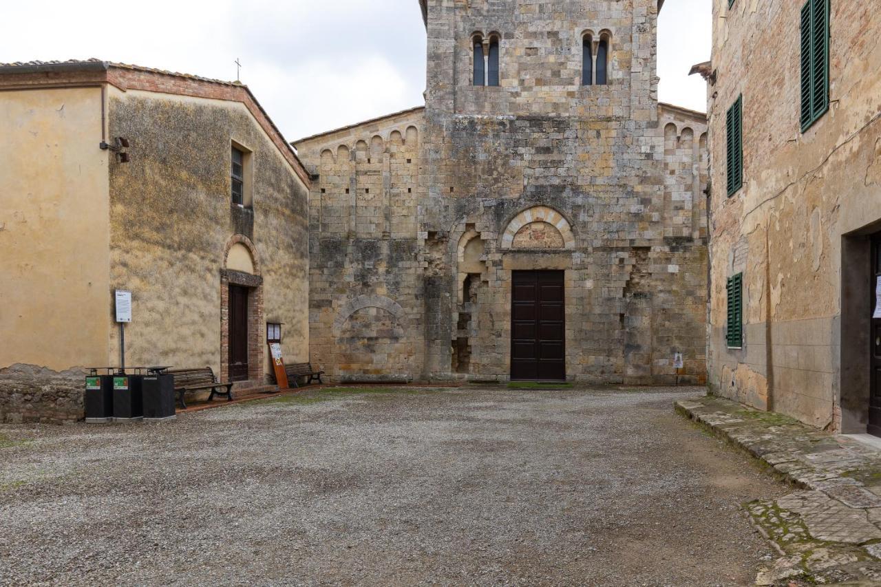Enchanting Flat With Patio In Abbadia A Isola Monteriggioni Kültér fotó